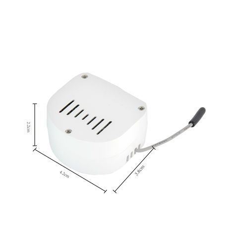 Interruptor WiFi Tuya con enchufe blanco: Elegancia de domótica