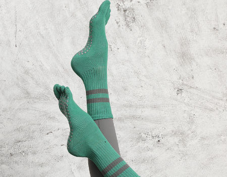 Xianghui Wholesale Colorful Belt Design Anti Slip Pilates Ankle Toeless  Yoga Socks for Women - China Anti Slip Socks and Pilates Socks price