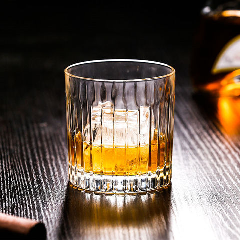 Tilted whiskey glass – VeryWhiskey