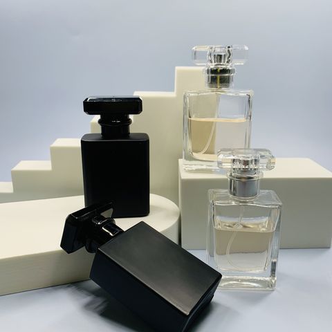 https://p.globalsources.com/IMAGES/PDT/B5319097998/Luxury-Pump-Perfume-Glass-Bottle.jpg
