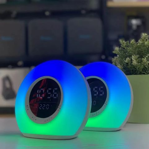 Compre Despertador Reloj Despertador Luz De La Noche Altavoces Bluetooth  Lámpara Regulable Caliente Colorido Altavoz Del Partido De Luz y Altavoz De  Fiesta de China por 10.88 USD