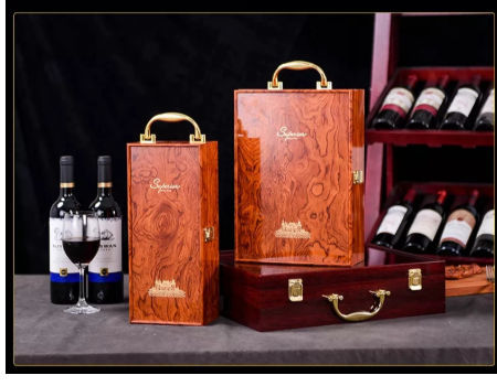 Wine Accessories in Mahogany Wood Wine Box