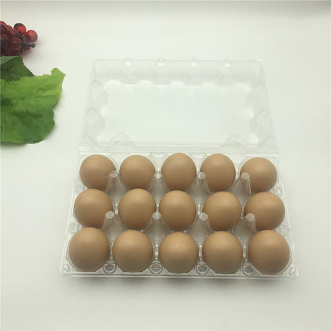 Los Huevos Y La Caja De Huevo De Plástico En La Mesa De Granja De