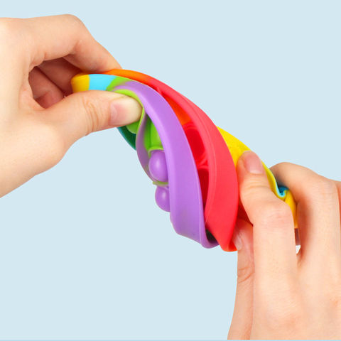 Jouet Anti-stress Coloré Fidget Push Pop Dans Les Mains De L'enfant