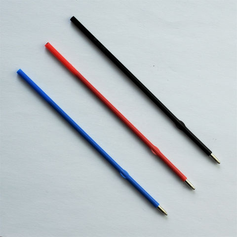 Venta al por mayor de recambios de bolígrafos de tinta azul, negra y roja de alta calidad y escritura suave a precios económicos