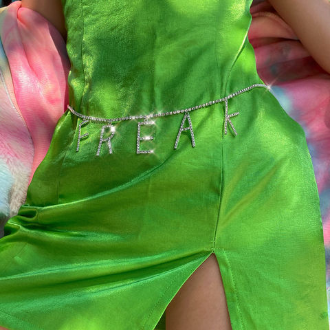 Chaîne de corps sexy personnalisée pour femmes, chaîne de ventre et de taille avec lettres en strass argentés