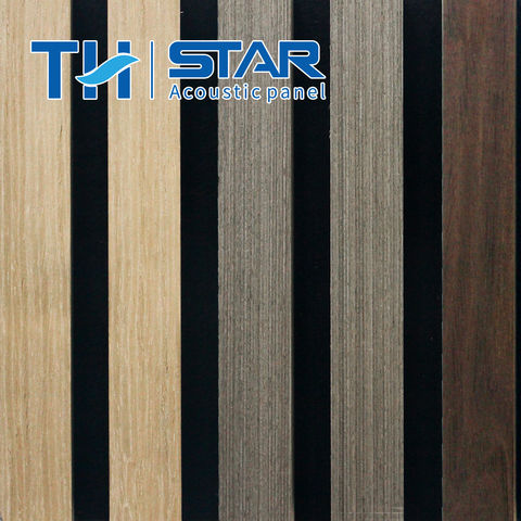 Los listones de madera lineares ignifugan para adornar los paneles acústicos  de madera fonoabsorbentes