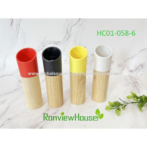 Moulins à sel et à poivre, broyeurs à sel et à poivre en bois et plastique, différents modèles et couleurs.
