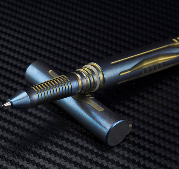 Achetez en gros Stylo Tactique En Titane Usiné Cnc, Avec Coupe-vitre Pour  La Survie, L'autodéfense Et Le Rescure En Extérieur Chine et Stylo Tactique  à 24 USD