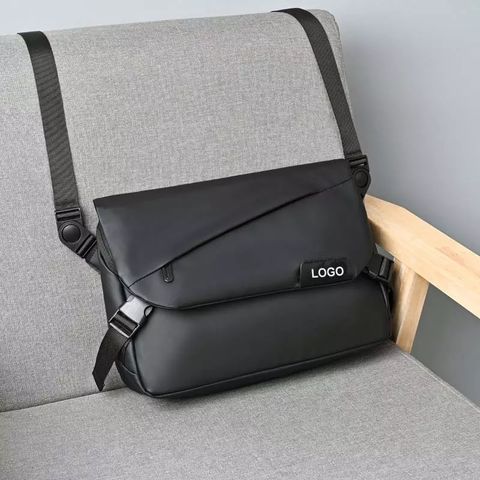Atacado Nova Moda Bolsa de Peito Impermeável Sling Masculina Pequena Bolsa de Ombro Crossbody Design de Luxo Logotipo Bolsa Mensageiro