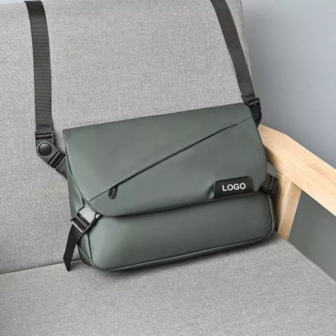 Atacado Nova Moda Bolsa de Peito Impermeável Sling Masculina Pequena Bolsa de Ombro Crossbody Design de Luxo Logotipo Bolsa Mensageiro