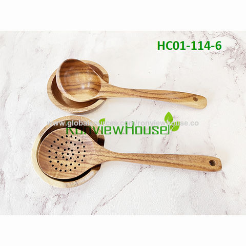 Louche en bois et repose-cuillère, en bois ou en bambou, idéal pour les cuisines familiales.