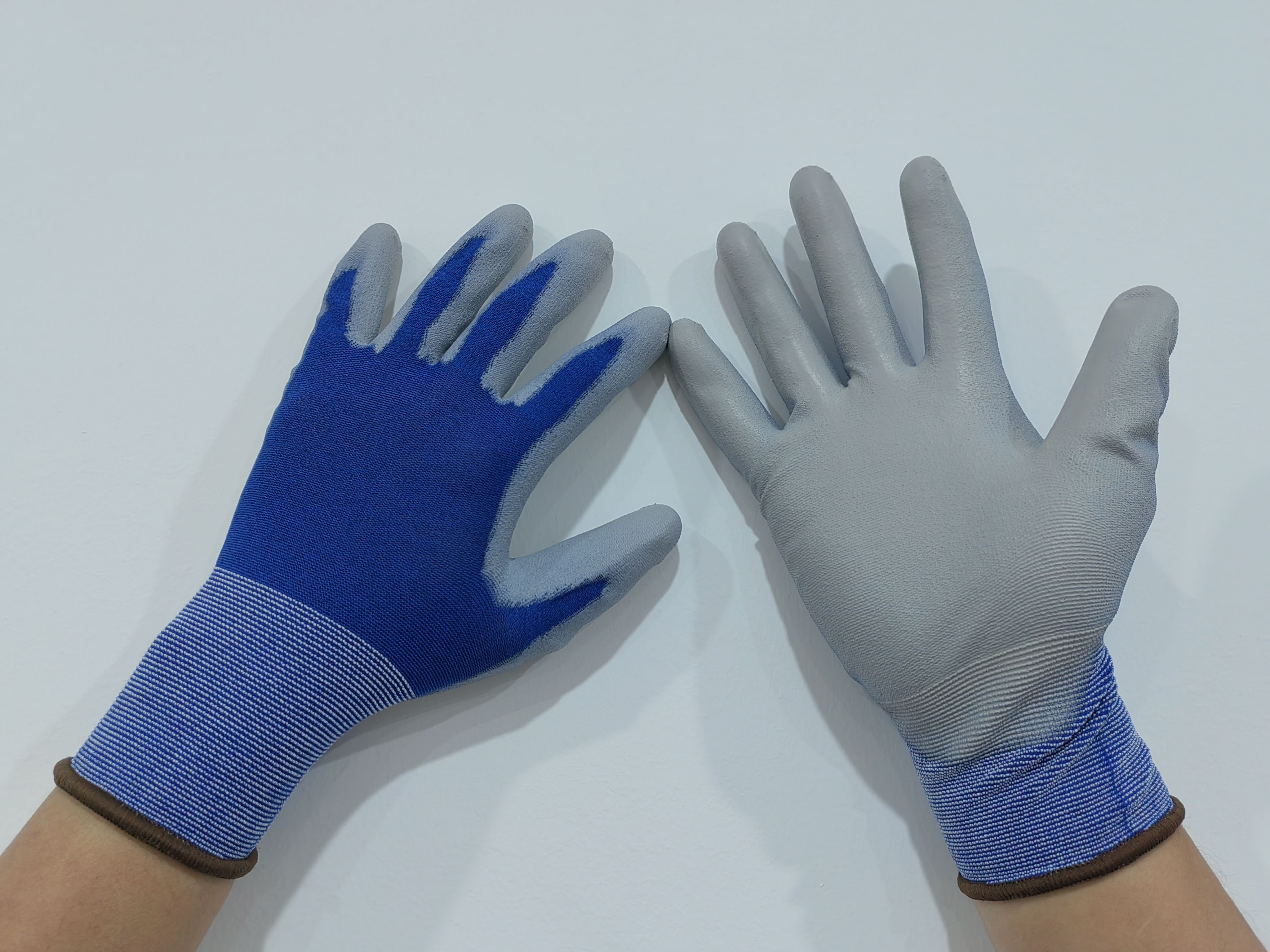 https://p.globalsources.com/IMAGES/PDT/B5564291999/anti-static-gloves-pu-gloves.jpg