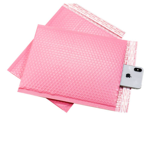 Bolsas de mailling con logotipo personalizado sobre acolchado rosa con burbujas de polietileno