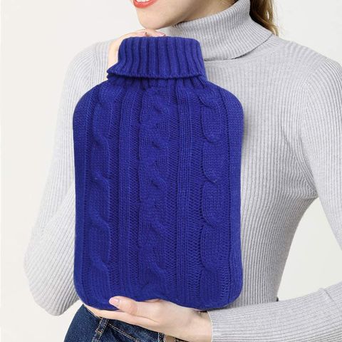 samply Hot Water Bottle with Knitted Cover, 2L Hot Water Bag for Hot and  Cold Compress, Hand Feet Warmer, Ideal for Menstrual Cramps, Neck and