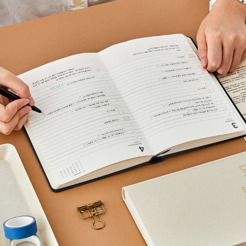 Buy Wholesale China Labon Custom Leather Diary 365 Days Medium Dated