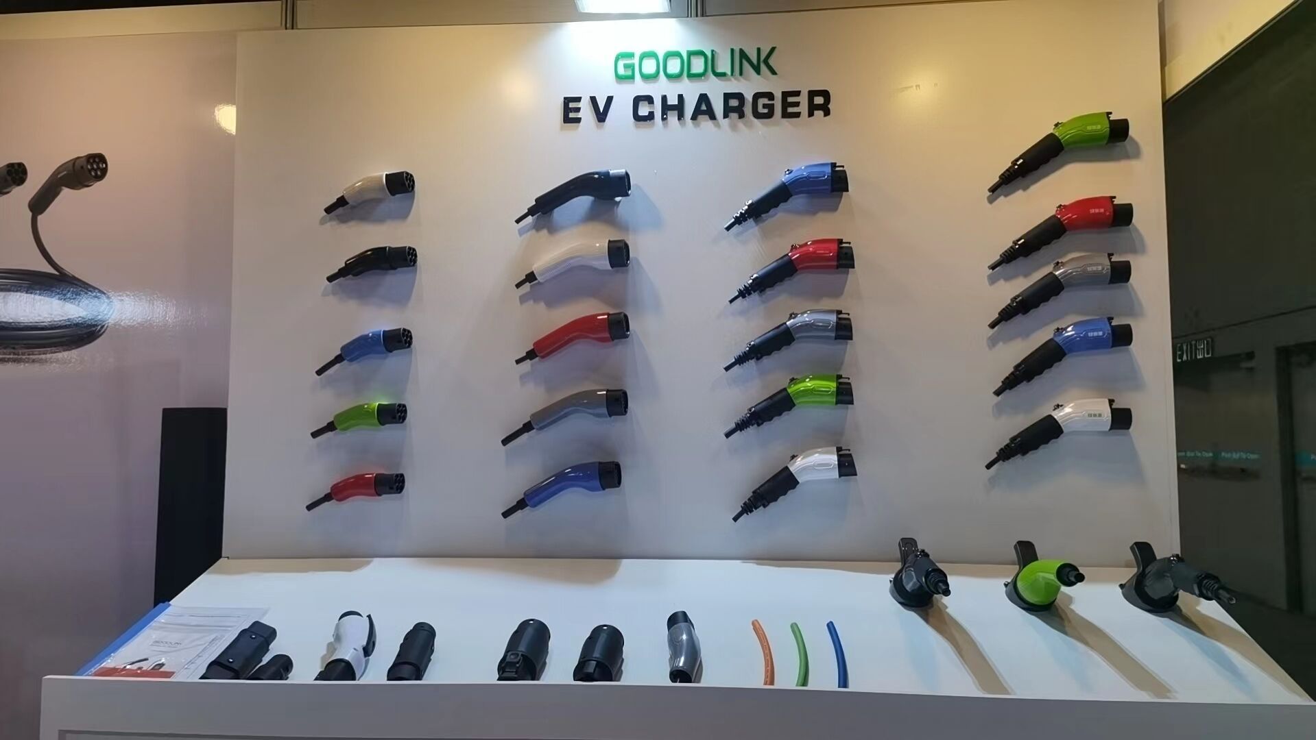 Achetez en gros Goodlink 40a 32a Chargeur Portable Réglable Ev Type 2 Avec  Prise Ce Chargeur De Voiture électrique, Nema 14-50p, Certificat Ul Chine  et Chargeur Ev à 95 USD