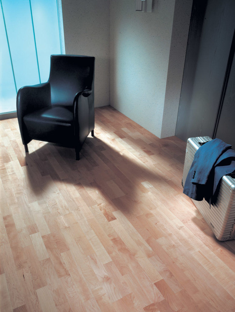 Buy Wholesale China 1900*190*16/4 Wire Brushed Oak Flooring Uv Coating