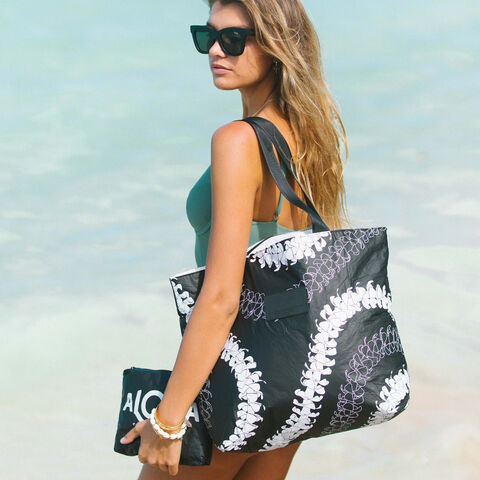 Beach bag with zipper closure hot sale