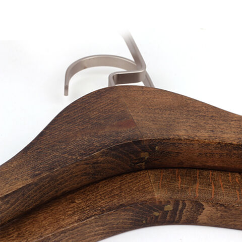 Fabricación de perchas de gama alta de China percha de ropa de camisa de  madera marrón