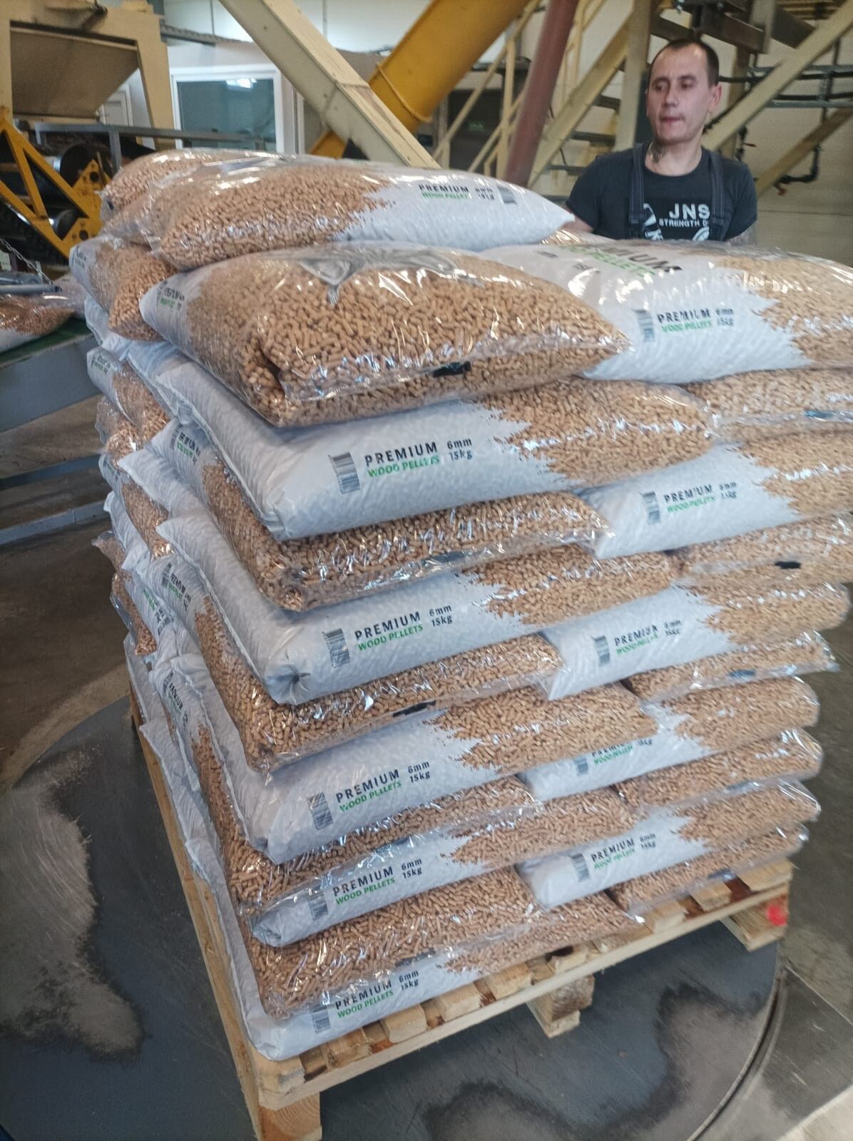 Buy Wholesale Canada Wood Pellets Din Plus Enplus A1 Wood Pellets   Pine Wood Pellet Beech Pellets Biomass Wood Pellet 