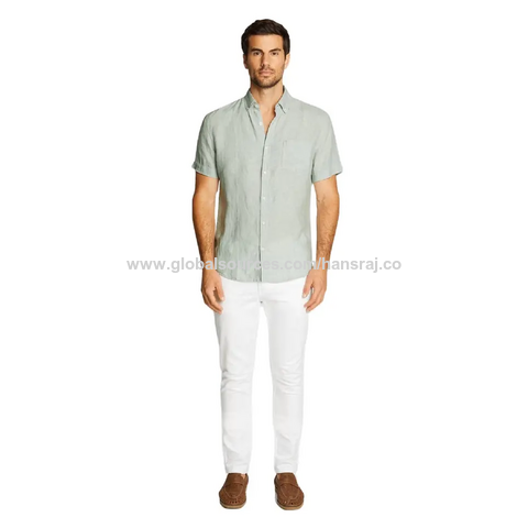Lässiges Herren Leinenhemd aus weichem und atmungsaktivem Baumwoll-Leinen-Material für heiße Sommer.