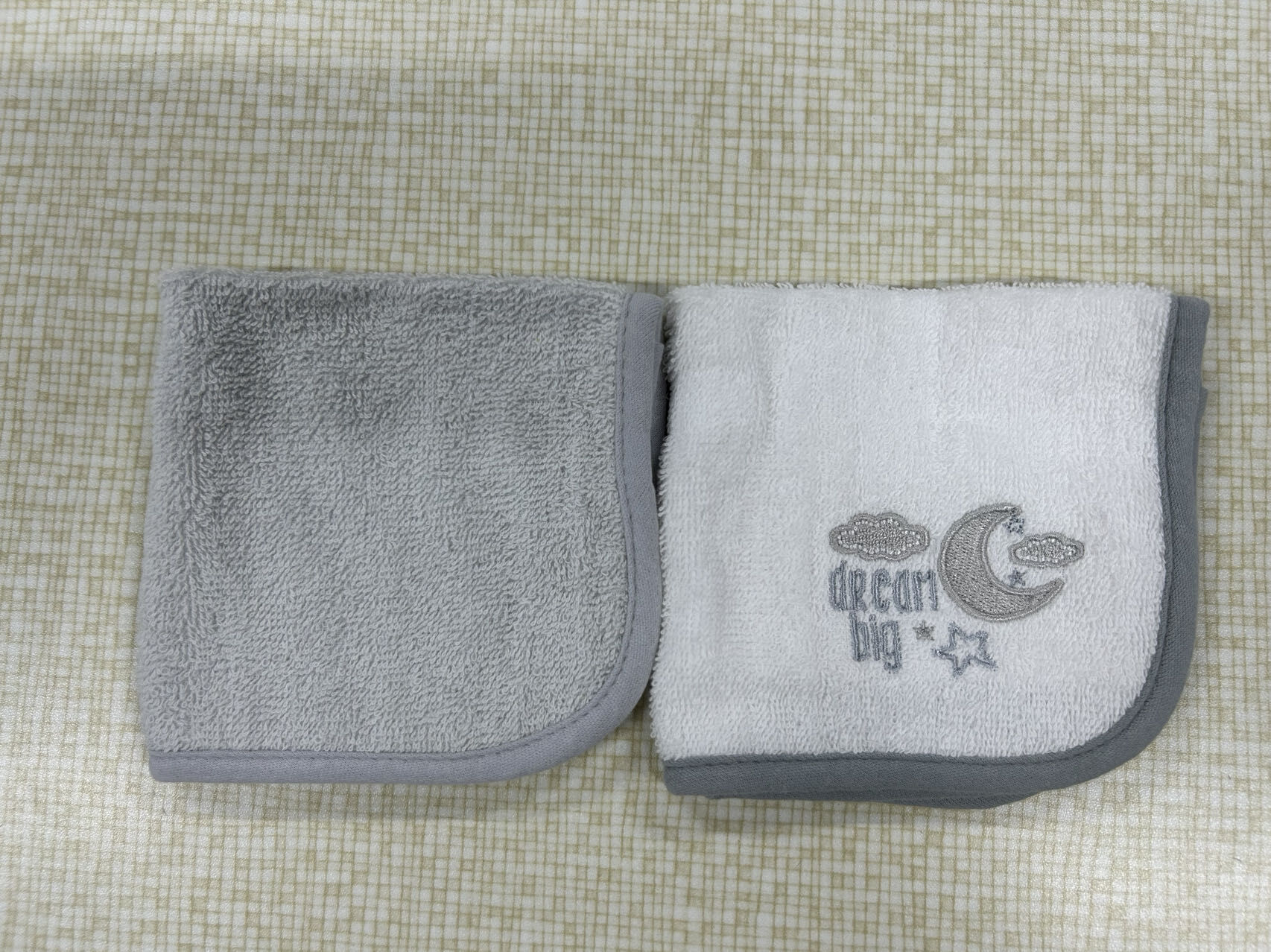 Achetez en gros Serviette Gaufrée En Microfibre Pour Le Lavage Du Visage,  La Salle De Sport, Les Sports, Les Voyages, La Serviette De Séchage Des  Gaufres, Douce Et Absorbante Chine et Serviette