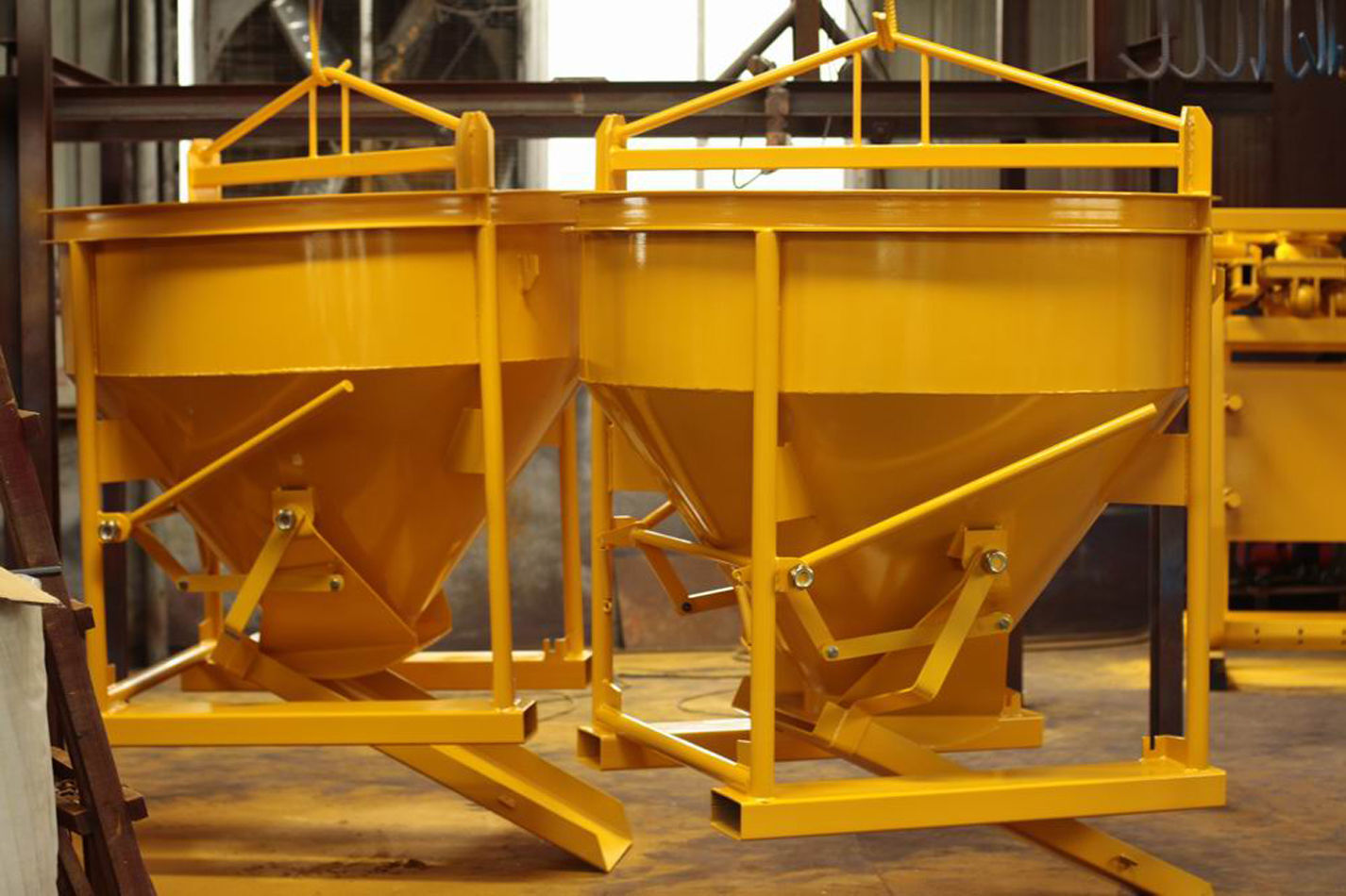 Buy Wholesale China 1.0 Cu.m Volume Capacity Crane And Forklift Lifting