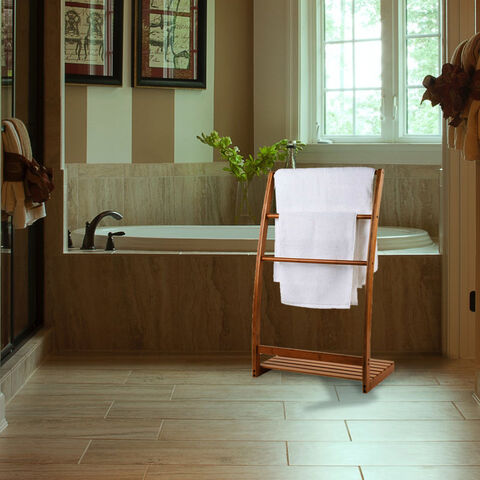 Grupo de bañera de suelo con toallero de latón clásico
