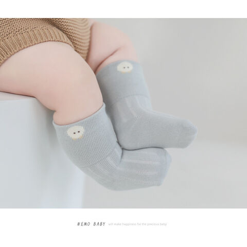 Chaussettes et hochet de poignet pour bébés de 0 à 24 mois