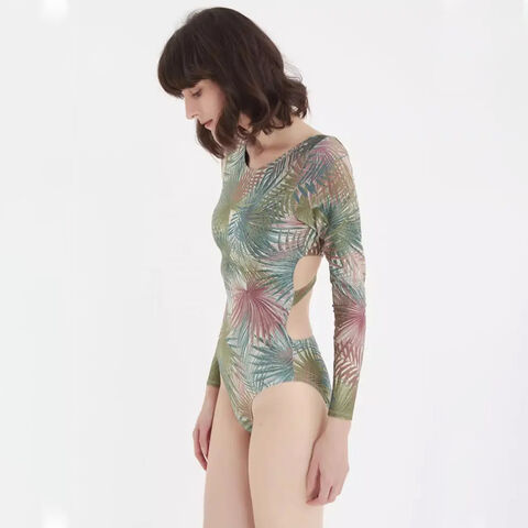 Achetez en gros 2024 Nouveau Sexy Tricoté Crochet Cardigan Plage Cover Up  Bikini Femmes Lâche Creux V-cou Plage Blouse Vacances D'été Chine et  Maillots De Bain à 5.81 USD