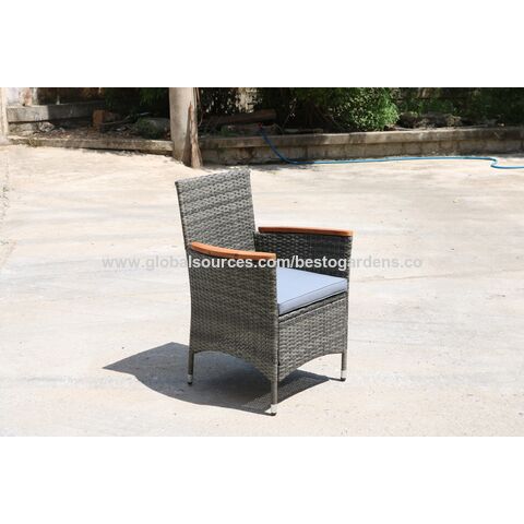 Ensemble de salle à manger pour patio extérieur Besto1 + 4 en osier et bois, chaises avec accoudoirs incurvés en bois et coussins