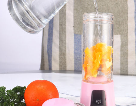 Buy Wholesale China Juicer Outdoor Electric Portable Fruit And Vegetable  Juicer Electric Juicer & White Portable Blender at USD 12