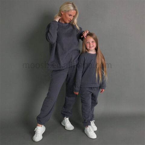 Buy China Wholesale 2023 Winter Mommy And Me Tracksuits Loose And Leisure Sweatshirt Sweatpants With Pockets Long Pants Suit Matching Family Sweatsuit Tracksuit Matching Family Set Plain 6.8 Globalsou...