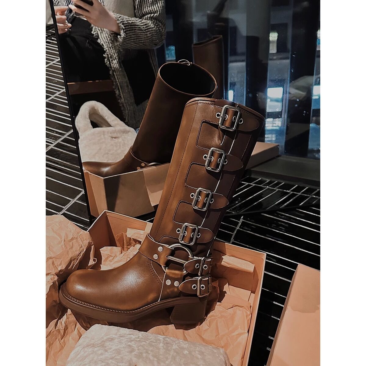Winter Fashion Luxury Elastic Popular Leather Women Boots Ladies  Thick-Soled Shoes Solid Color Martin Boots - China Walking Style Shoe and  Casual Shoes price