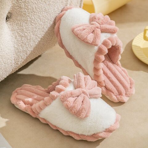 Luxury best sale fluffy slippers