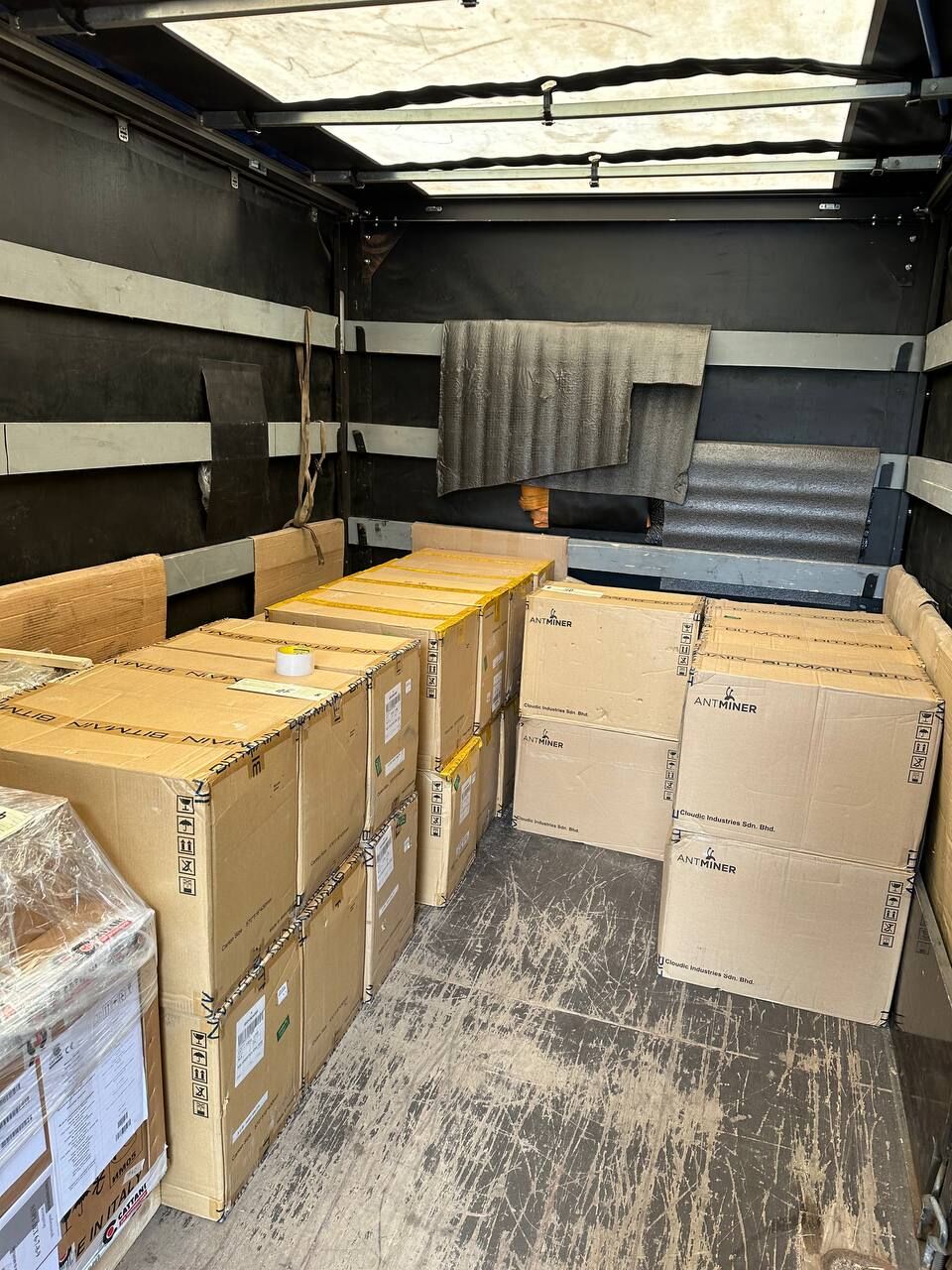 Asic Miner Bitmain Antminer S21 200TH/s Bitcoin Miner (3500W) - Profi  SHA-256 Miner Für BTC/BCH/BSV Btc Miner