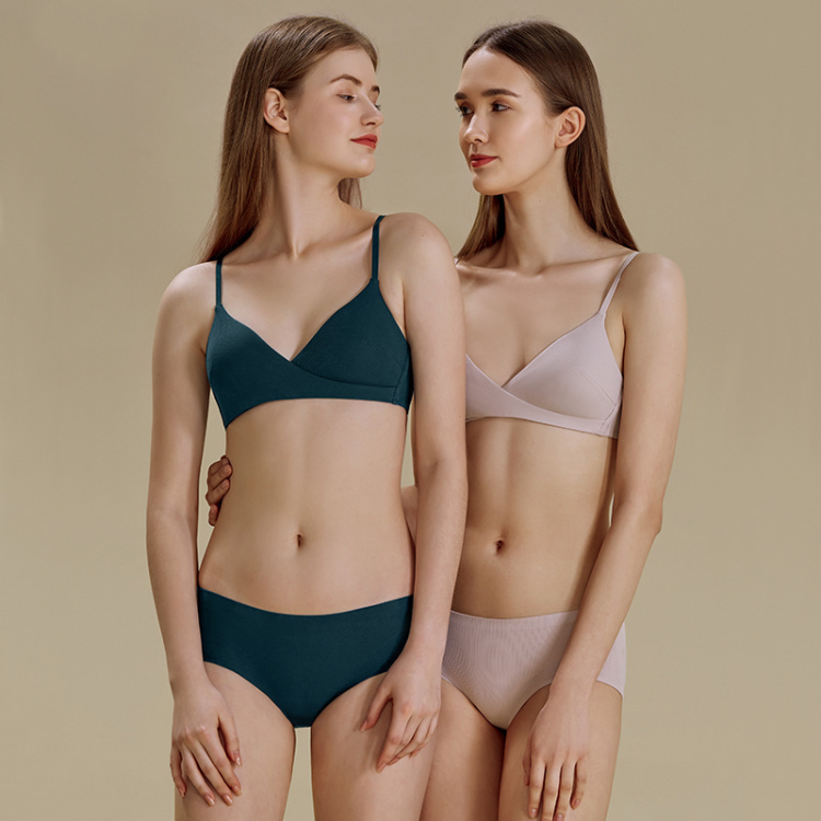 Girl’s Solid Color Triangle Cup Wireless Cotton Wire Free