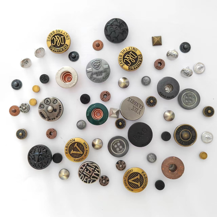 High Grade Metal Alloy 4 Hole Button - China Army Button and Brass Cover  Button price