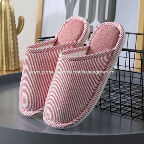 Buy Wholesale China House Slippers For Guests Women Fluffy Slippers Slipper  For Woman Boot Slippers Luxury House Slippers Felt Slippers Slipper Set &  Custom Slippers With Logo at USD 0.1