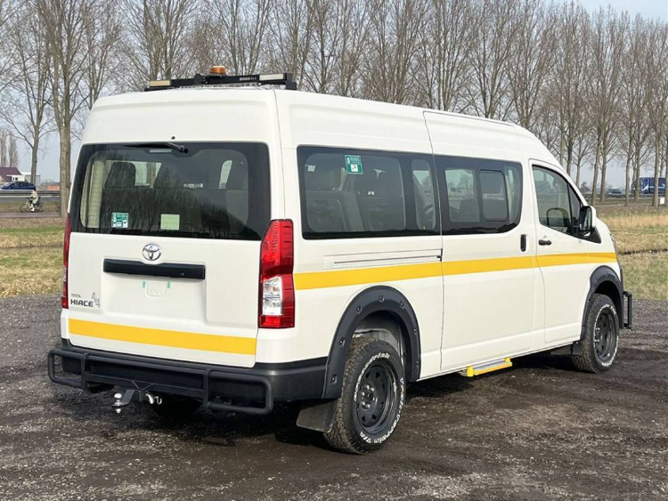 USED TOYOTA HIACE 2021