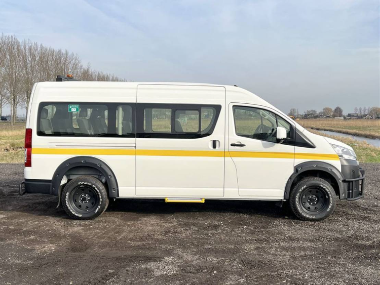 USED TOYOTA HIACE 2021