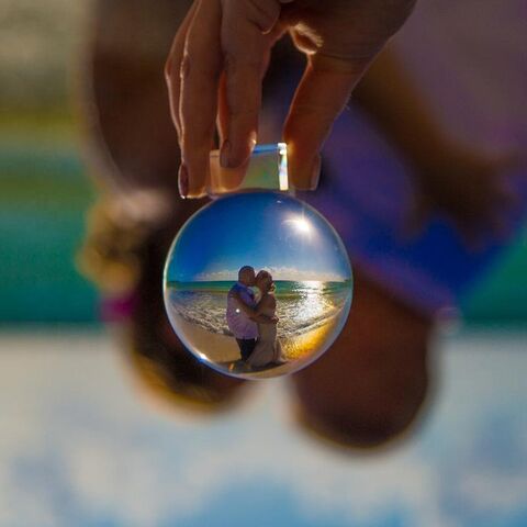 Lente de Cristal K9 de 60mm de Máxima Calidad para Fotografía con Soporte Dorado - Lensball al por mayor