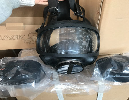 Achetez en gros Masque De Gaz Protecteur Militaire De Plein Visage Avec Le  Filtre Latéral Chine et Masque à Gaz De Sécurité à 38 USD
