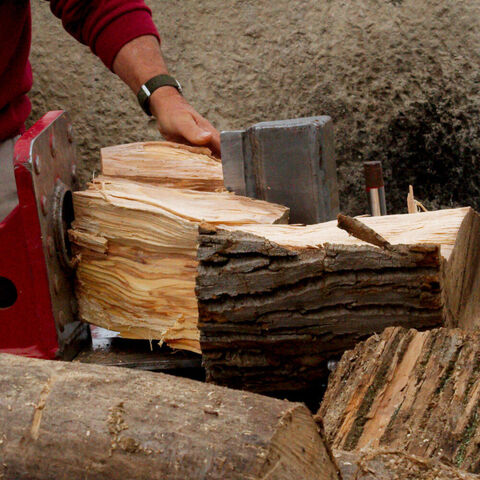 Leña de roble 100% en palés/redes a precios económicos. Leña de pino, madera de cítricos. Leña/roble de buena calidad secada al horno.