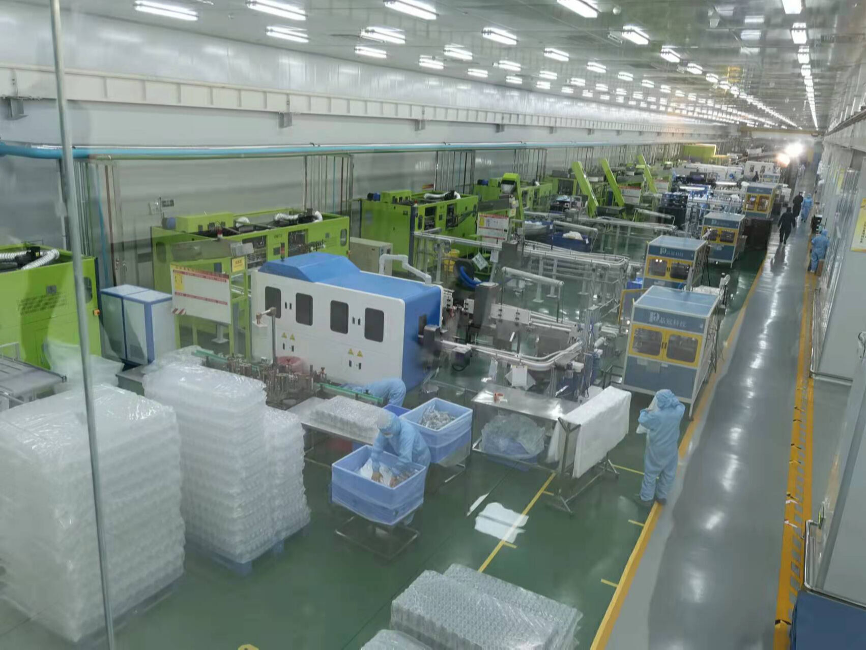 Real plastic bottle blow molding production line