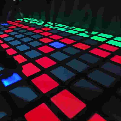 Sistema de piso LED interactivo para juegos de interior 30x30cm, juego de escuadrón, piso LED personalizado para juegos, juegos de equipo para interiores, proveedores de fábrica