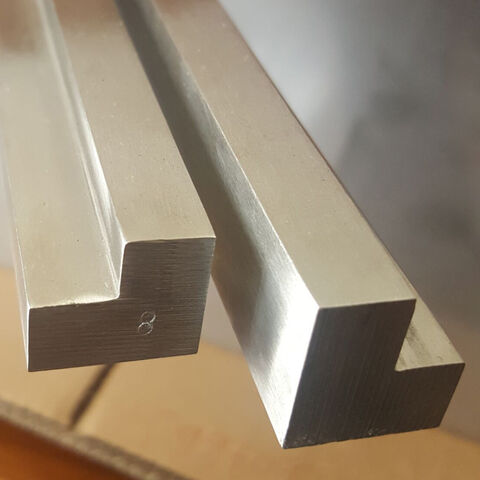 Barre ronde et profilés en acier inoxydable laminés à froid ou à chaud sur mesure 304 303 321
