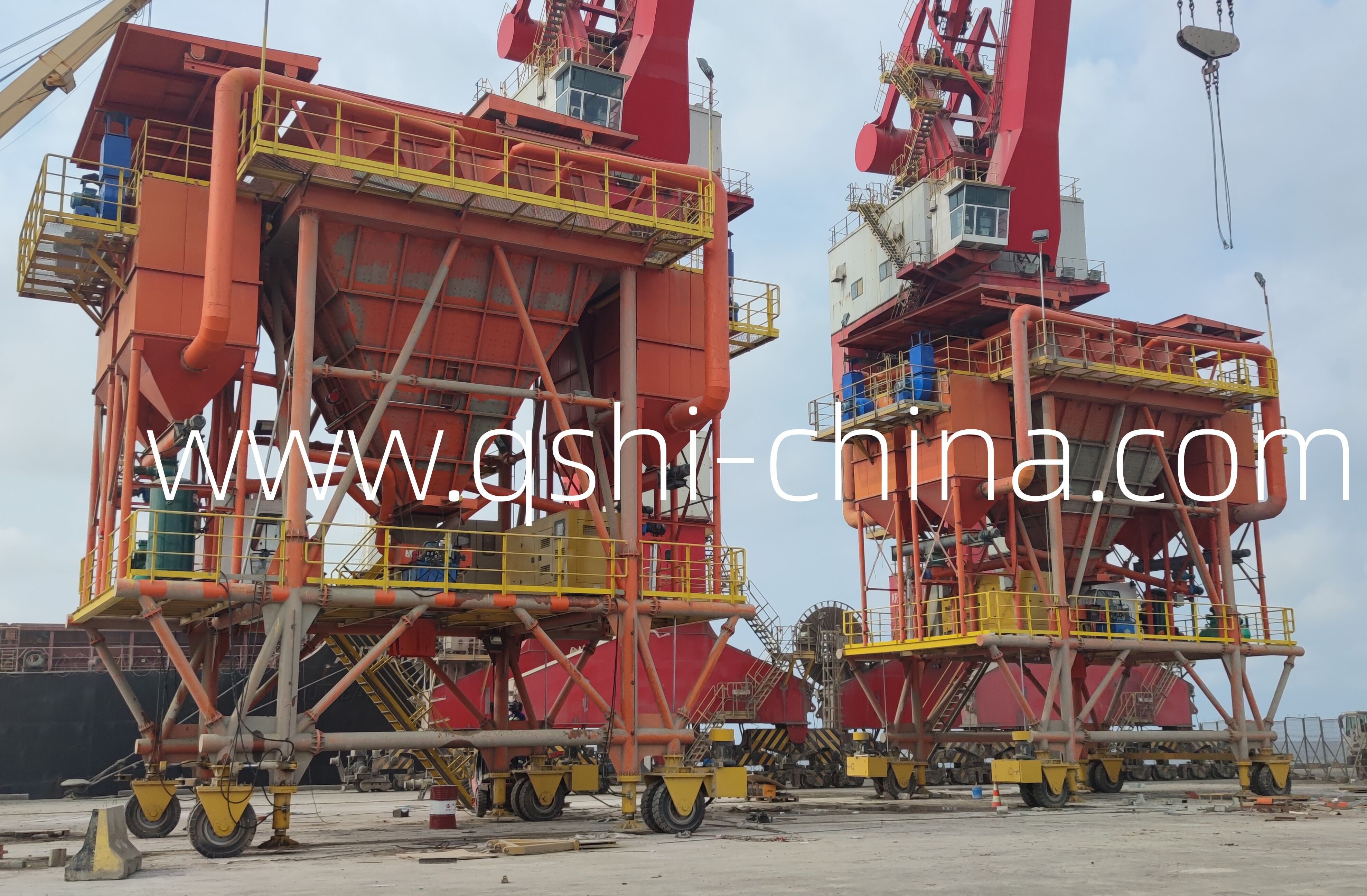 Qshi Customized Dust Collection Hopper With Two Truck Discharger ...