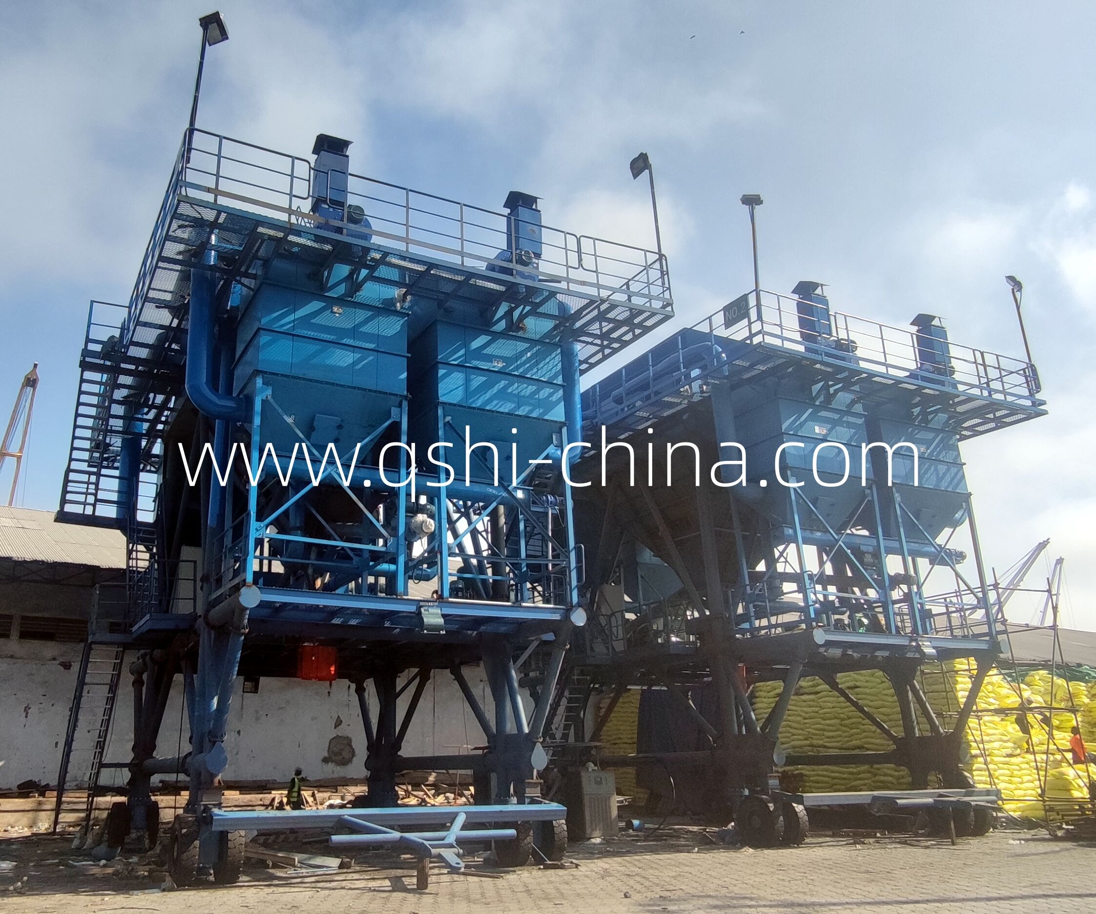 Qshi Wheel Type Bulk Cargo Tyre Mounted Dust Proof Mobile Eco Hopper ...